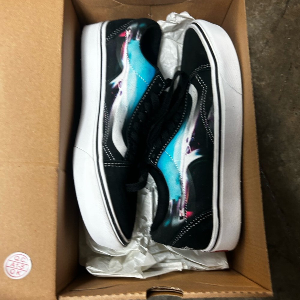 Vans ComfyCush Old Skool in Black and Blue